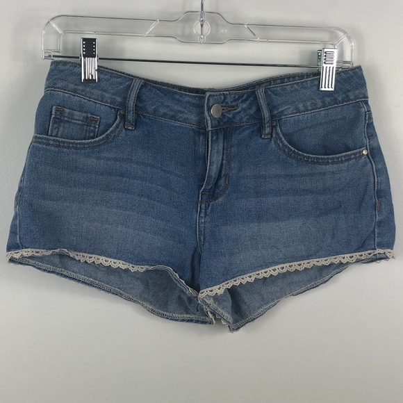 Bullhead Low Rise lace trimmed shorts 25 - Picture 1 of 6